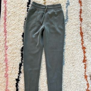 Lululemon pants size 4